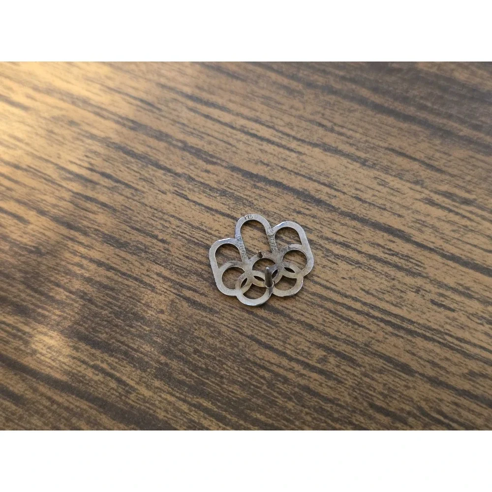 1976 Montreal Olympics Logo Cutout Silver Tone Lapel Vest Hat Pin C21